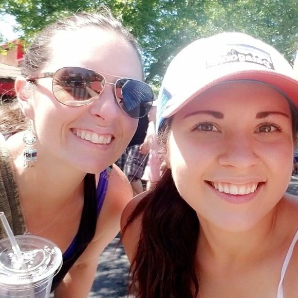 Meet your Posher, Joliena - Picture 1 of 1